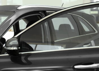Imagem de carro - Créditos: depositphotos.com / NewAfrica