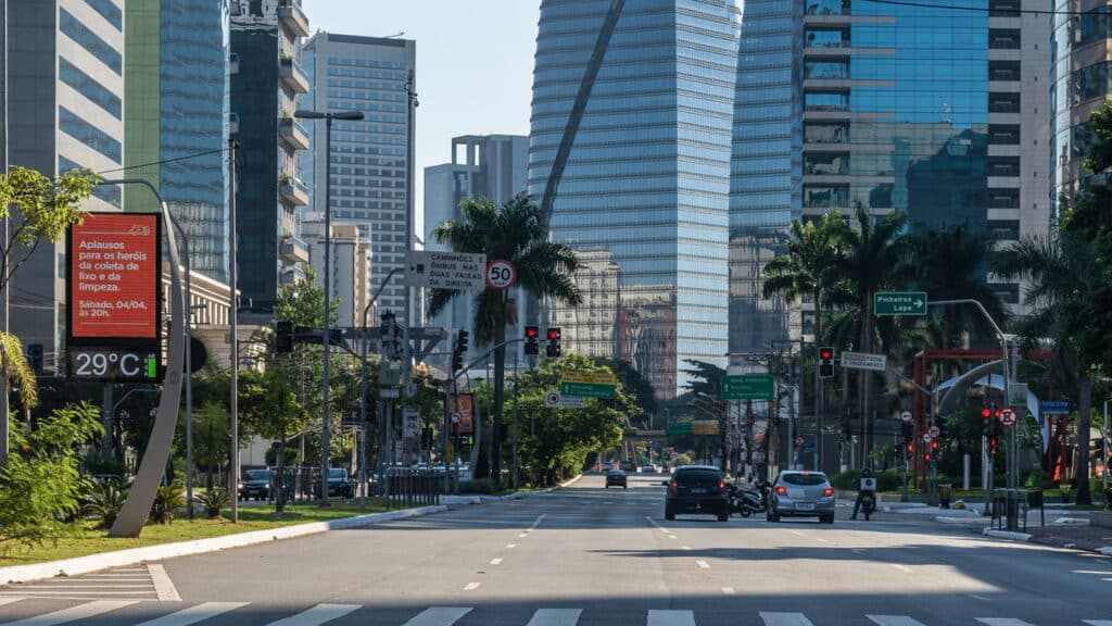 7 fábricas interditadas pela Anvisa por riscos graves nos alisantes capilares!