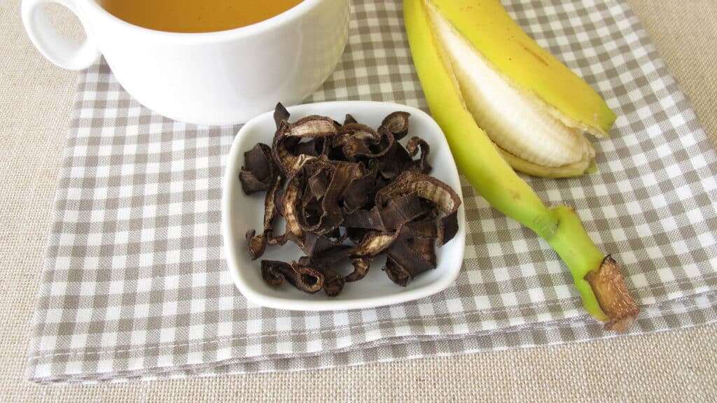 Chá de banana para emagrecer é a receita mais famosa entre os influenciadores!