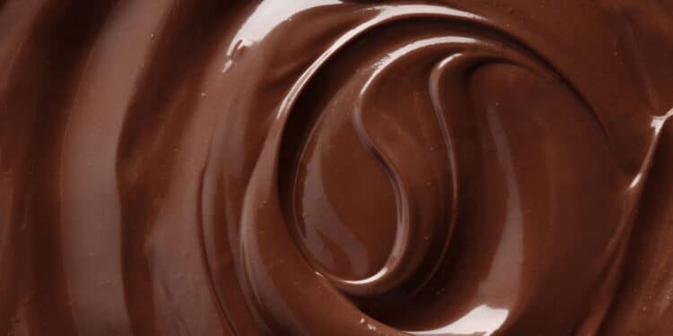 Essa loja famosa no Brasil foi interditada por vender chocolates vencidos!