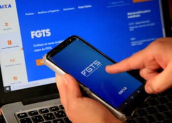 Trabalhadores estão sendo enganados com o golpe do FGTS em 2025!