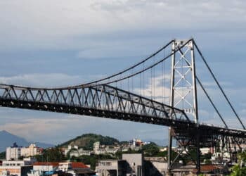 Florianópolis lidera ranking das melhores escolas do Brasil em 2025!