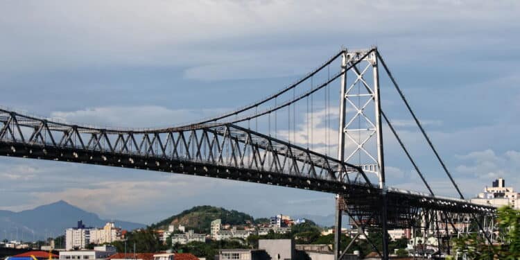 Florianópolis lidera ranking das melhores escolas do Brasil em 2025!