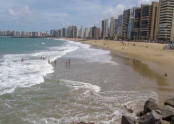 Imagem aérea da Praia de Iracema, em Fortaleza, Ceará - Créditos: depositphotos.com / Fotoember