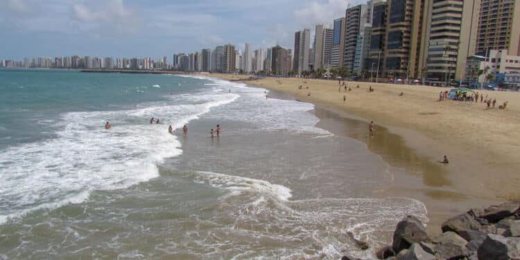 Imagem aérea da Praia de Iracema, em Fortaleza, Ceará - Créditos: depositphotos.com / Fotoember