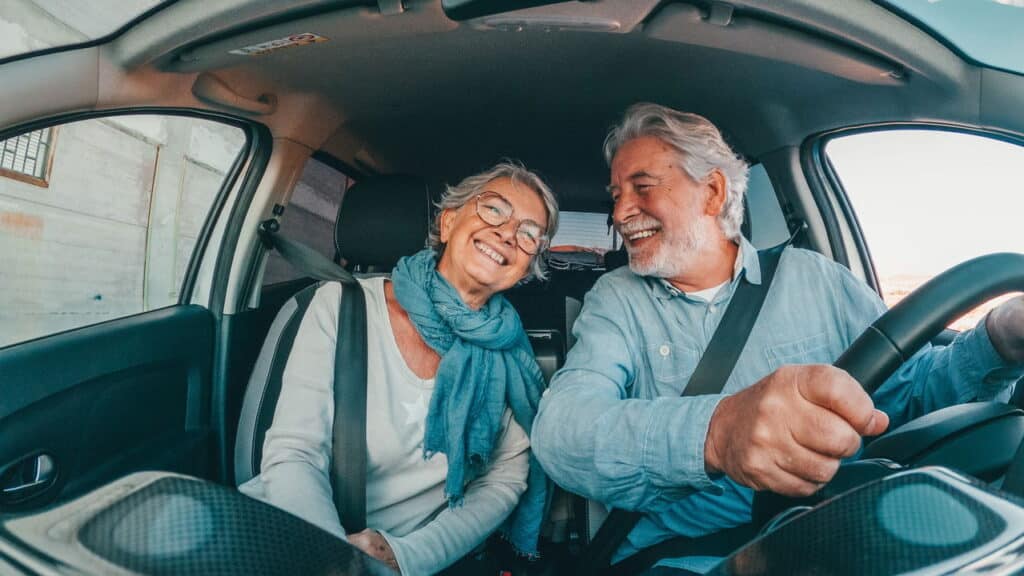 Idosos ganham novo direito e podem economizar na compra de carro!