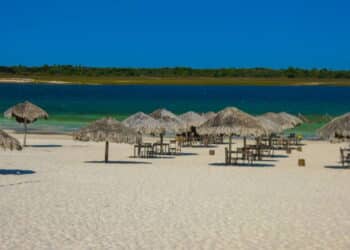 Essa praia foi decretada a mais linda do nordeste!