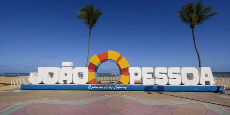 João Pessoa atrai turistas do mundo inteiro com praias, natureza e qualidade de vida