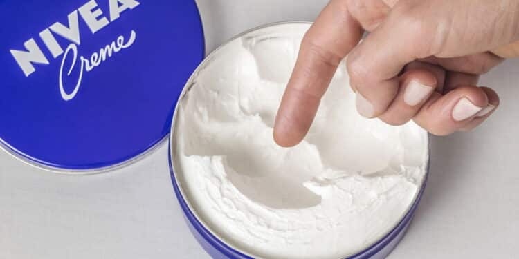 É isso que pode acontecer com o seu rosto se você aplicar Nivea Cream todos os dias!