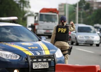 Durante um encontro nacional da da Polícia Rodoviária Federal (PRF), no Paraná, na nesta sexta-feira (9) o assunto principal foi a regulamentação da fiscalização por velocidade Leia mais em https://www.tribunapr.com.br/noticias/parana/prf-discute-adocao-de-fiscalizacao-por-velocidade-media-no-parana/ Copyright © 2025, Tribuna do Paraná. Todos os direitos reservados.