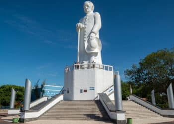 Imagem da estátua do Padre Cícero em Juazeiro do Norte - Créditos: depositphotos.com / contato@caciomurilo.com.br