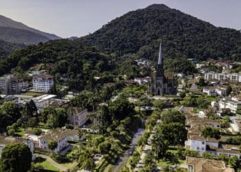 Essa cidade no RJ surpreende com passagem barata, comida boa e frio gostoso!