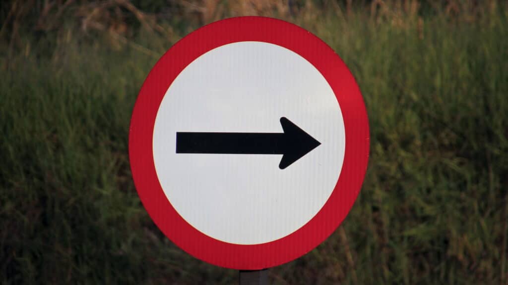 O que é a nova placa de trânsito com um círculo vermelho e branco no centro!