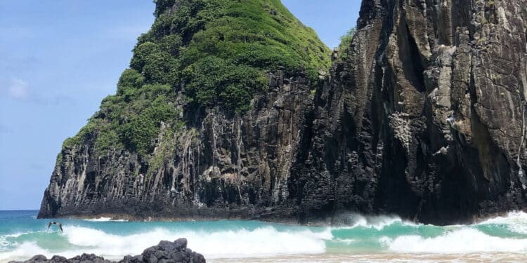 Brasil tem duas praias no ranking das 50 mais belas do mundo; descubra quais