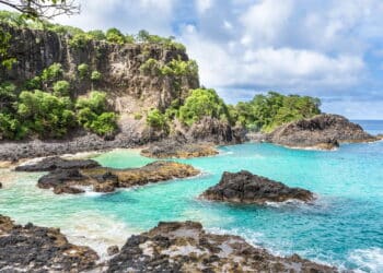 Essa praia brasileira virou tendência global entre viajantes!