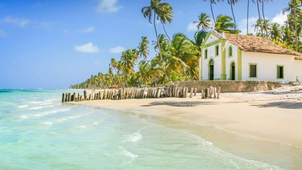 Essa praia foi decretada a mais bonita de todo o nordeste do Brasil!