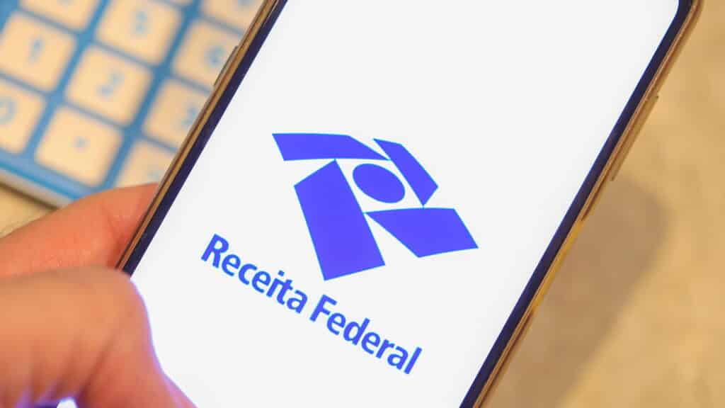 Receita Federal intercepta R$ 300 mil em encomendas suspeitas