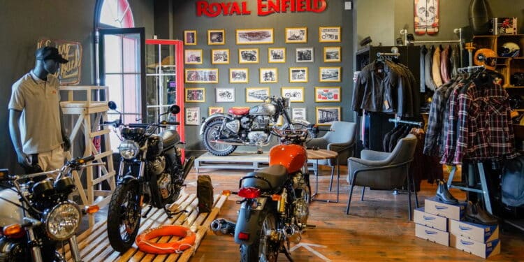 Royal Enfield Classic e Meteor têm falhas nos refletores! Faça a verificação e substituição ainda hoje !
