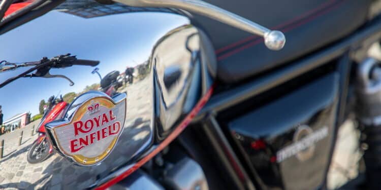 Royal Enfield Classic e Meteor têm falhas nos refletores! Faça a verificação e substituição ainda hoje !