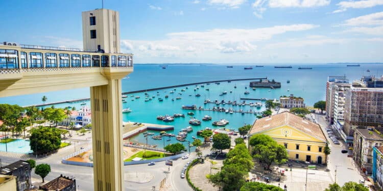 Imagem aérea da Baía de Todos os Santos em Salvador, Bahia. - Créditos: depositphotos.com / rmnunes