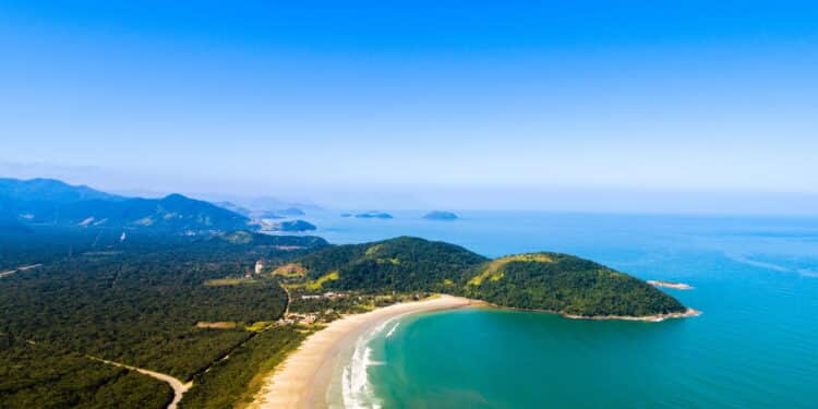 Ilha no litoral de São Paulo ficou famosa por ser abitada por piratas no passado!
