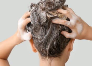 Shampoo que todo brasileiro usa foi proibido pela Anvisa!