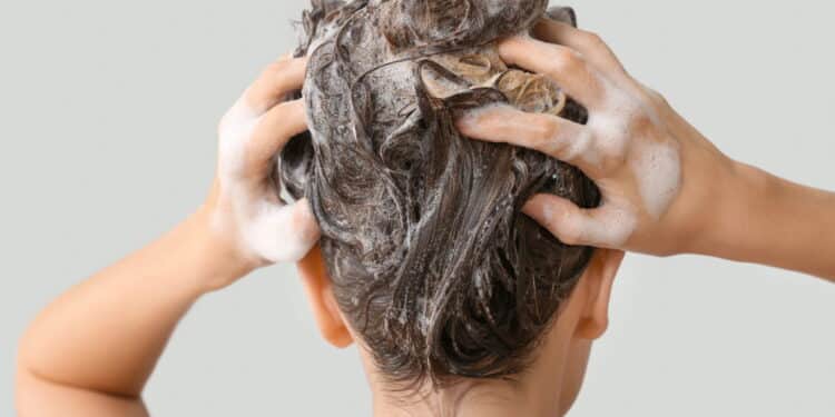 Shampoo que todo brasileiro usa foi proibido pela Anvisa!