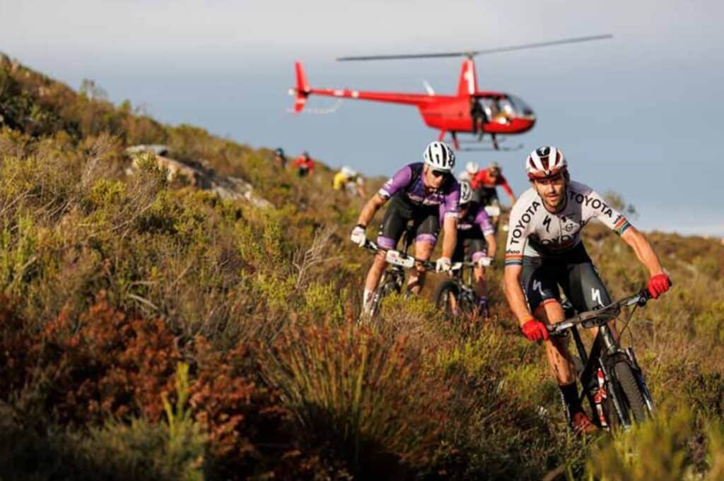 Rodrigo Hilbert passa por cirugia de urgência após acidente de mountain bike