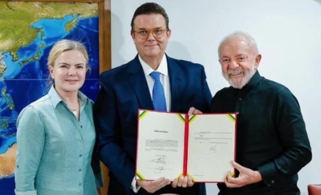 "Nada muda": Oposição critica mudança na Previdência de Lula