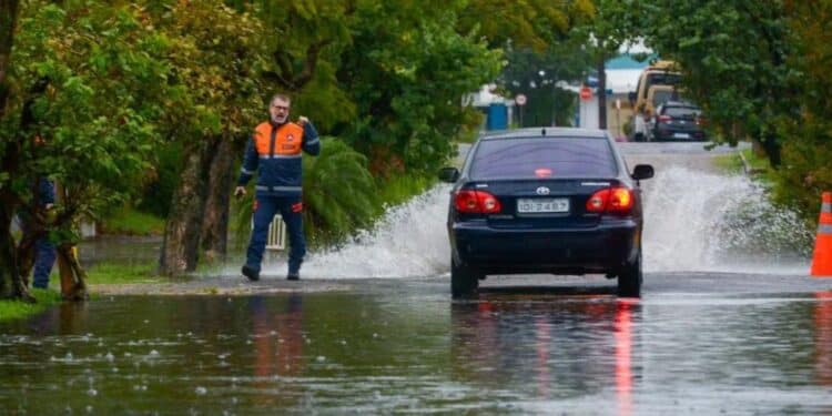 Temporal no Rio Grande do Sul provoca estragos em 16 municípios