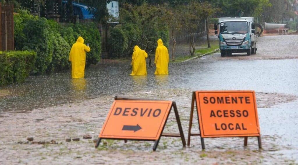Temporal no Rio Grande do Sul provoca estragos em 16 municípios