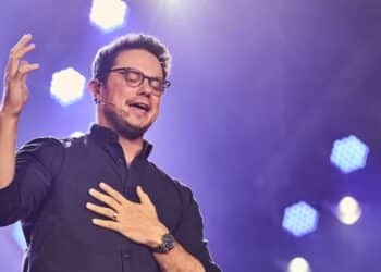 Pastor Deive Leonardo "trocando de canal"? Veja o que ele fez na Globo antes de estrear no SBT