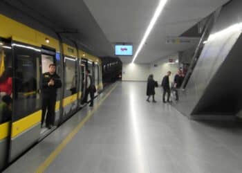 Homem coloca fogo no próprio corpo em estação do metrô de São Paulo