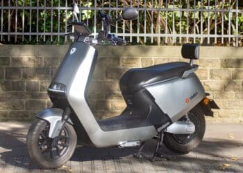 Líder em motos elétricas da China chega ao Brasil em 2025!
