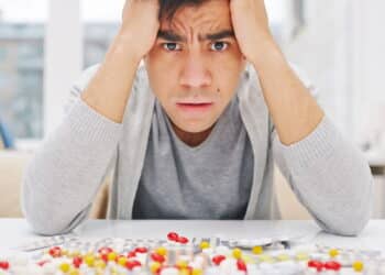 Remédio antidepressivo (Créditos: depositphotos.com / pressmaster)
