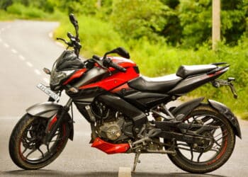 Bajaj tem crescimento surpreendente nas vendas de motos em 2025