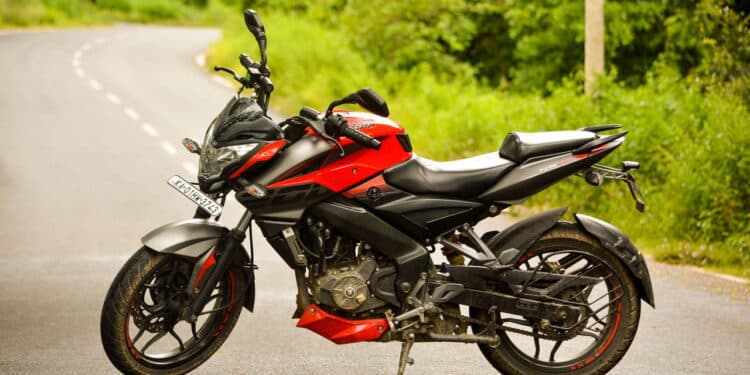 Bajaj tem crescimento surpreendente nas vendas de motos em 2025