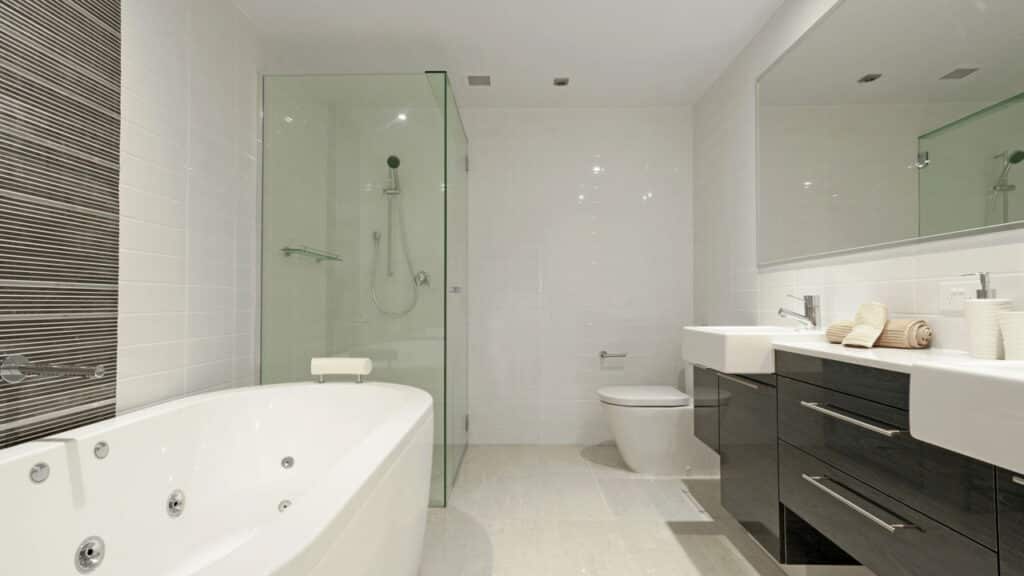 Transforme seu banheiro no melhor lugar da casa com essas novas tendências de interiores