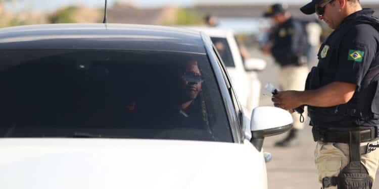 Motorista é herói ao salvar passageira de bloqueio criminoso na Rodovia dos Imigrantes, relata vítima