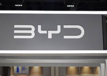 Motoristas em festa com preço do carro elétrico chinês BYD Dolphin em queda no mês de maio
