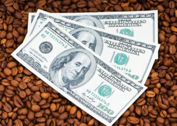 Café dispara 80% e ameaça o bolso do brasileiro com a maior inflação em três décadas