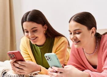 Diga adeus aos celulares? O que Zuckerberg prevê é chocante