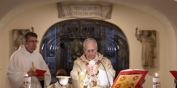 Leão XIV celebra Missa nas Grutas do Vaticano e visita túmulos de Papas anteriores