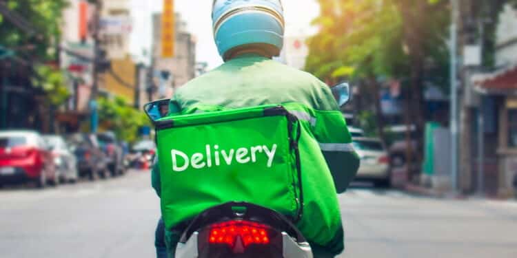 Moto de delivery - Créditos: depositphotos.com / shutterhero