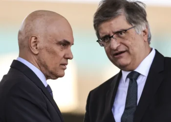 Microfone aberto trai Gonet e ele admite "cagada" em audiência no STF