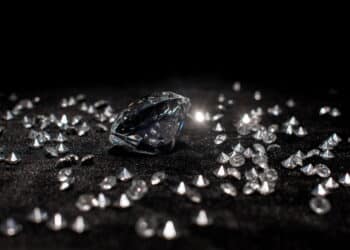 Maior diamante negro do mundo foi descoberto no Brasil! Veja detalhes