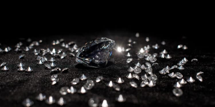 Maior diamante negro do mundo foi descoberto no Brasil! Veja detalhes