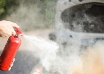 Veja em quais veículos o extintor de incêndio é obrigatório por lei e evite multas ou apreensões