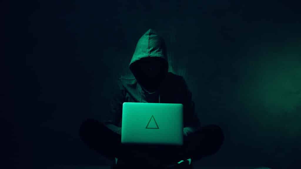 Golpistas estão usando perfis falsos nas redes sócias para solicitar transferências bancárias!