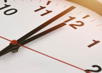 Almoço de 1h chega ao fim e nova lei trabalhista surpreende o país
